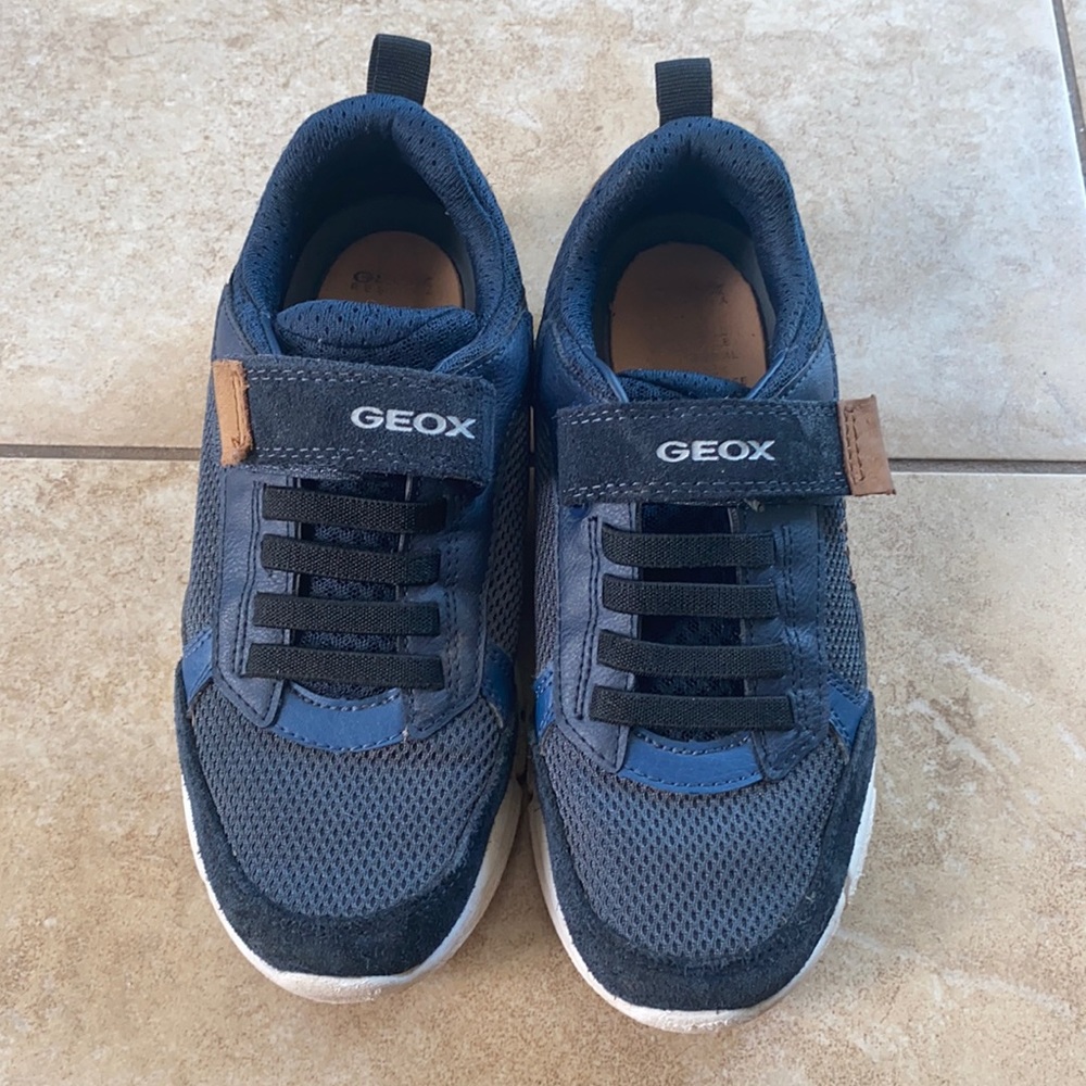 Boys size US 4